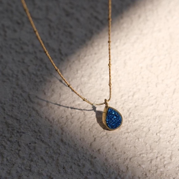 CLOSING SALE! 18K Gold Plated Blue Crystal teardrop Necklace - Picture 2 of 8